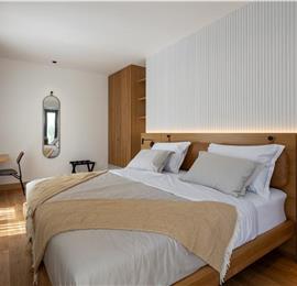 4-Bedroom Luxury Villa with Heated Pool, Ciovo near Trogir – Sleeps 8